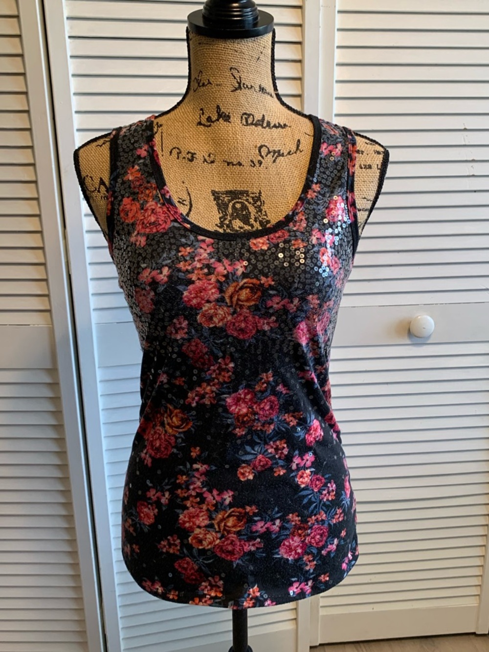 Rue21 Black Floral Sequin Scoop Tank Top
